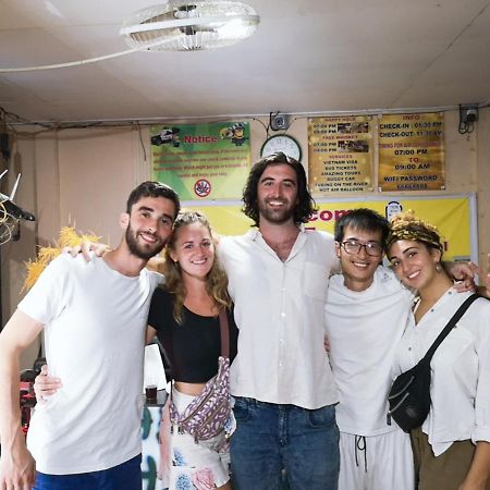 Real Vang Vieng Backpacker Hostel Екстериор снимка