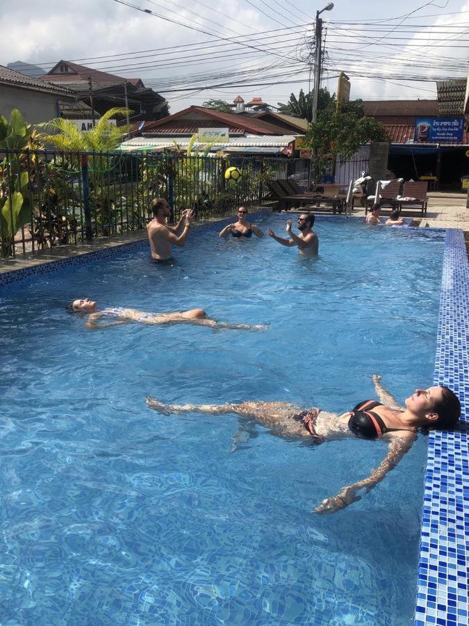 Real Vang Vieng Backpacker Hostel Екстериор снимка